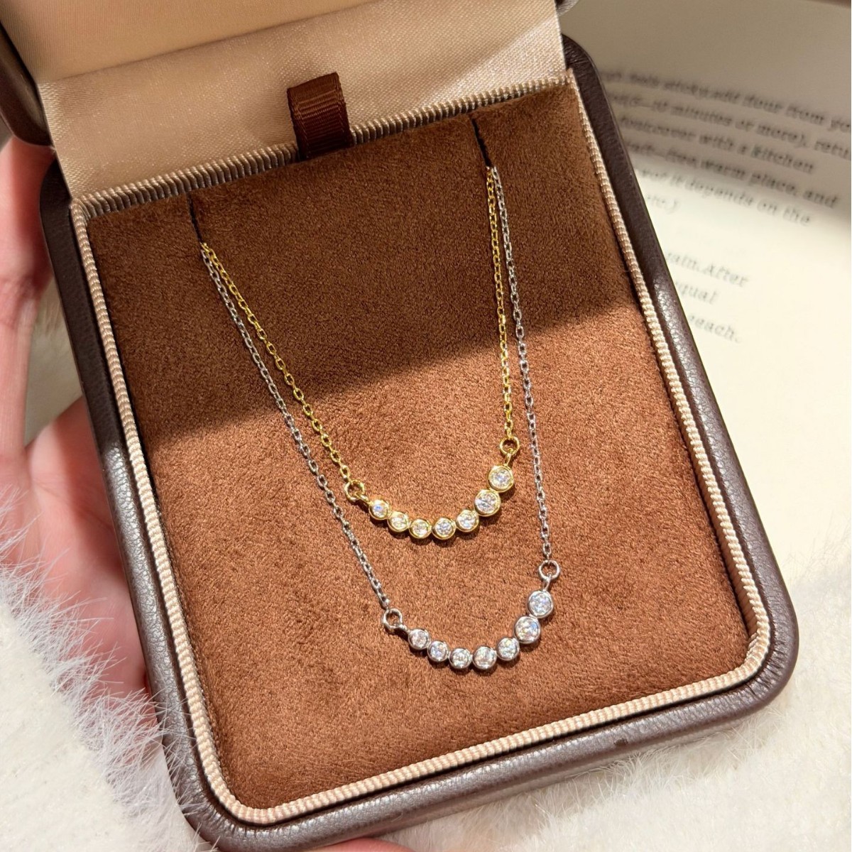MOVESKI Bezel Set Round Moissa - огляд і ціна Bezels Set Pendant